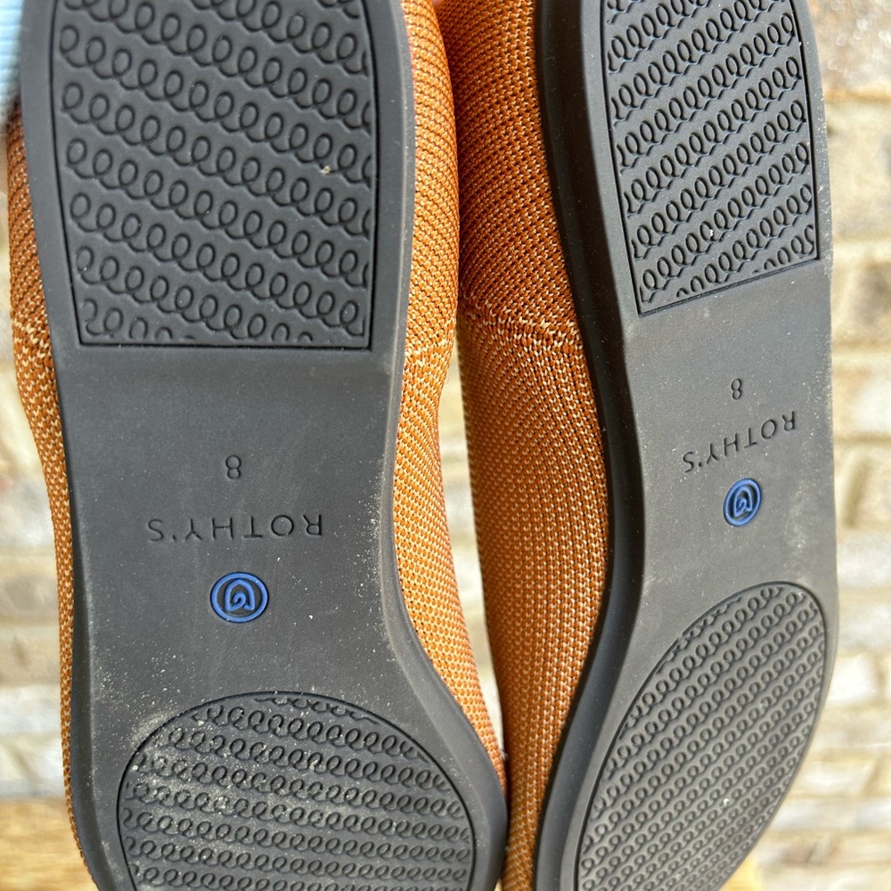 Rothys the Flat in Fawn 8 - Picture 4 of 5